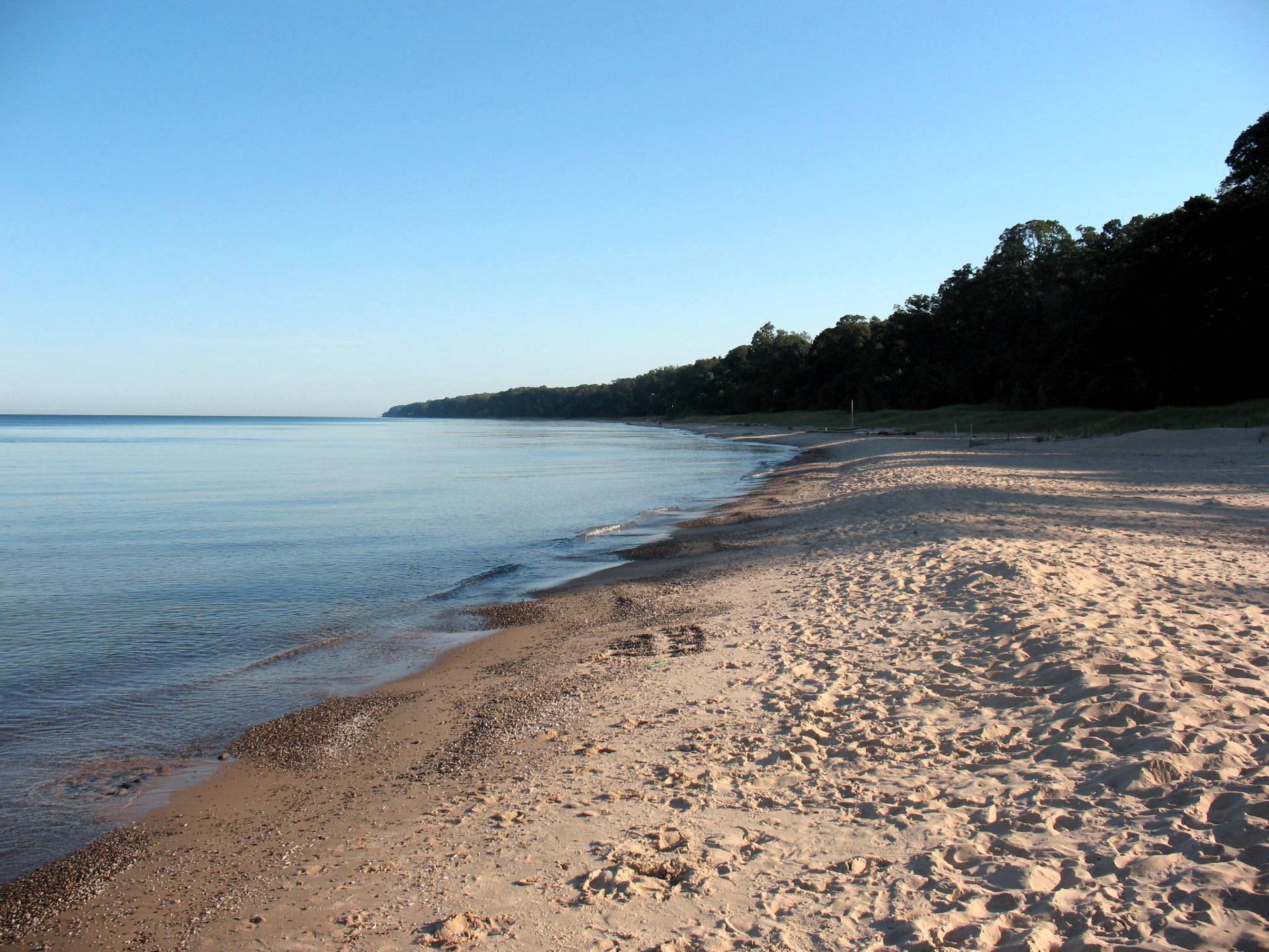 Misty Pines- Close to Lake Michigan Public Beach Access!