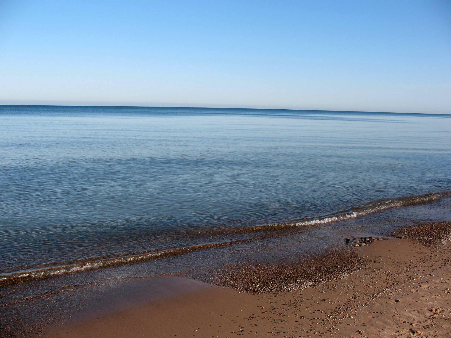 Misty Pines- Close to Lake Michigan Public Beach Access!
