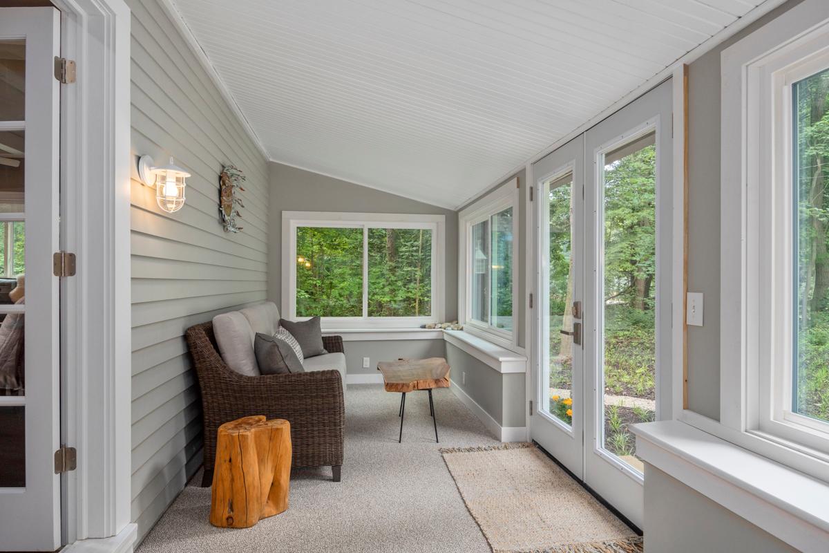 Misty Pines- Close to Lake Michigan Public Beach Access!