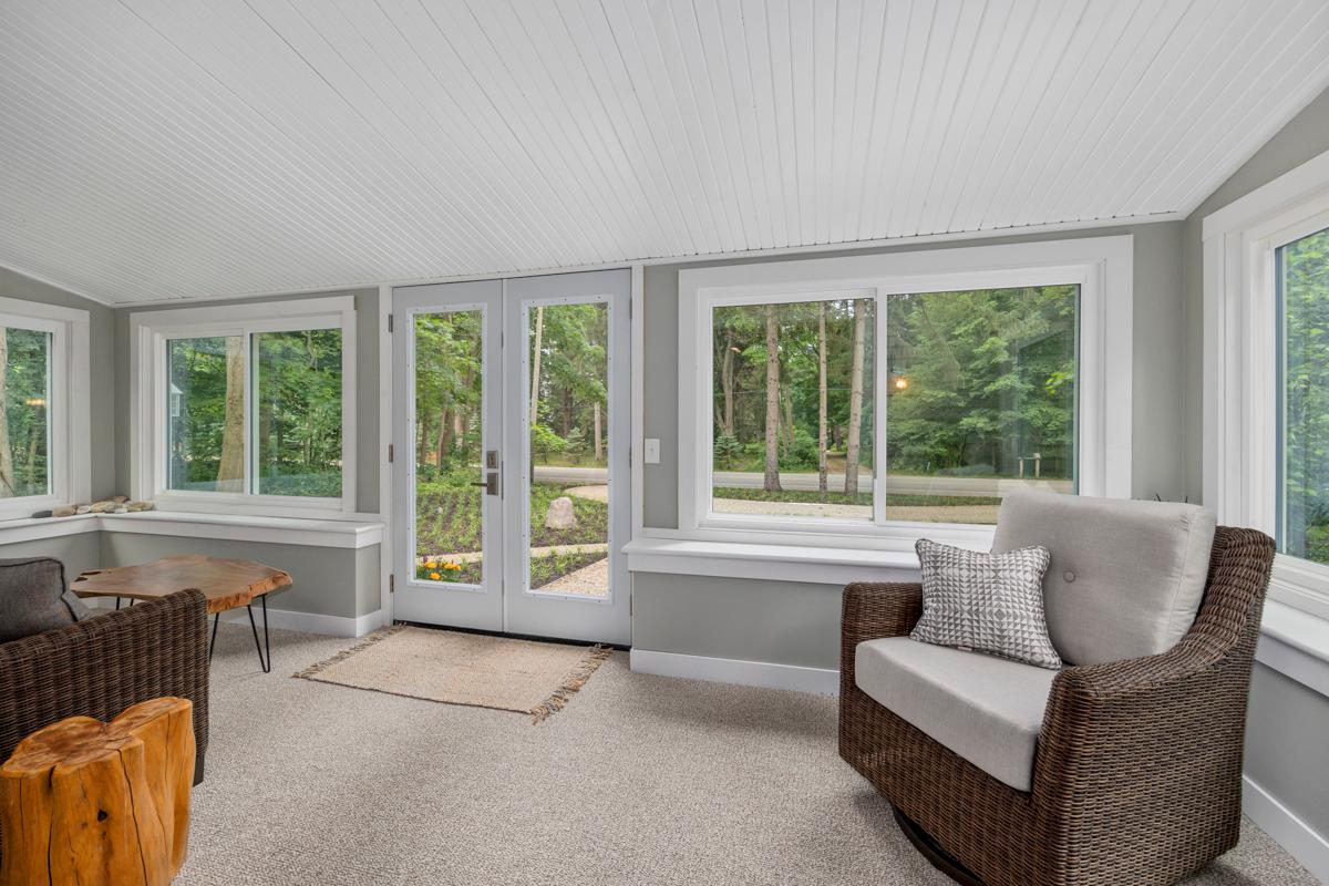 Misty Pines- Close to Lake Michigan Public Beach Access!