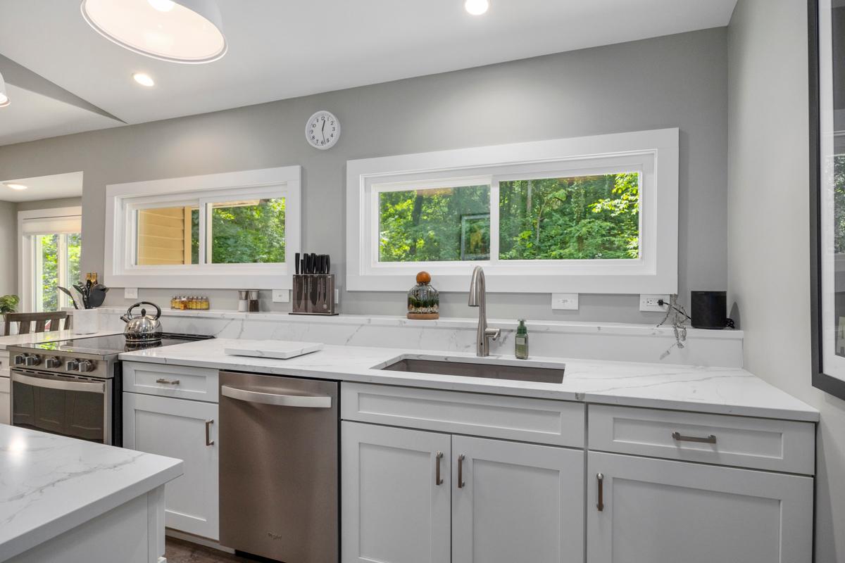 Misty Pines- Close to Lake Michigan Public Beach Access!