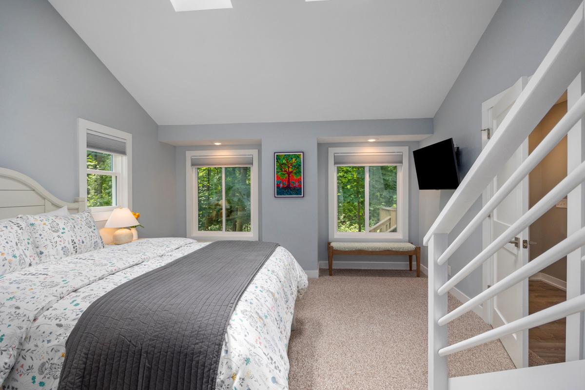 Misty Pines- Close to Lake Michigan Public Beach Access!