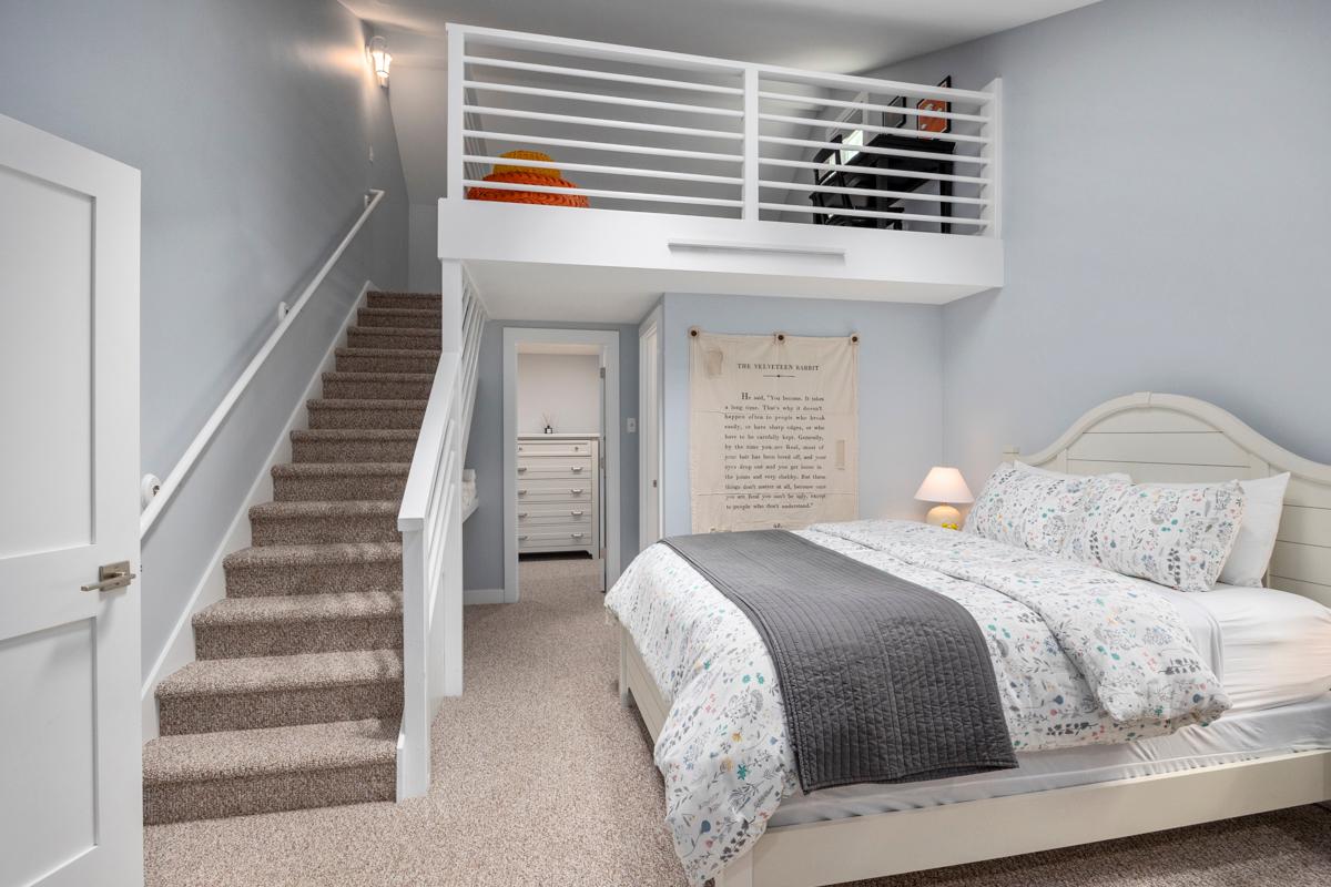Misty Pines- Close to Lake Michigan Public Beach Access!
