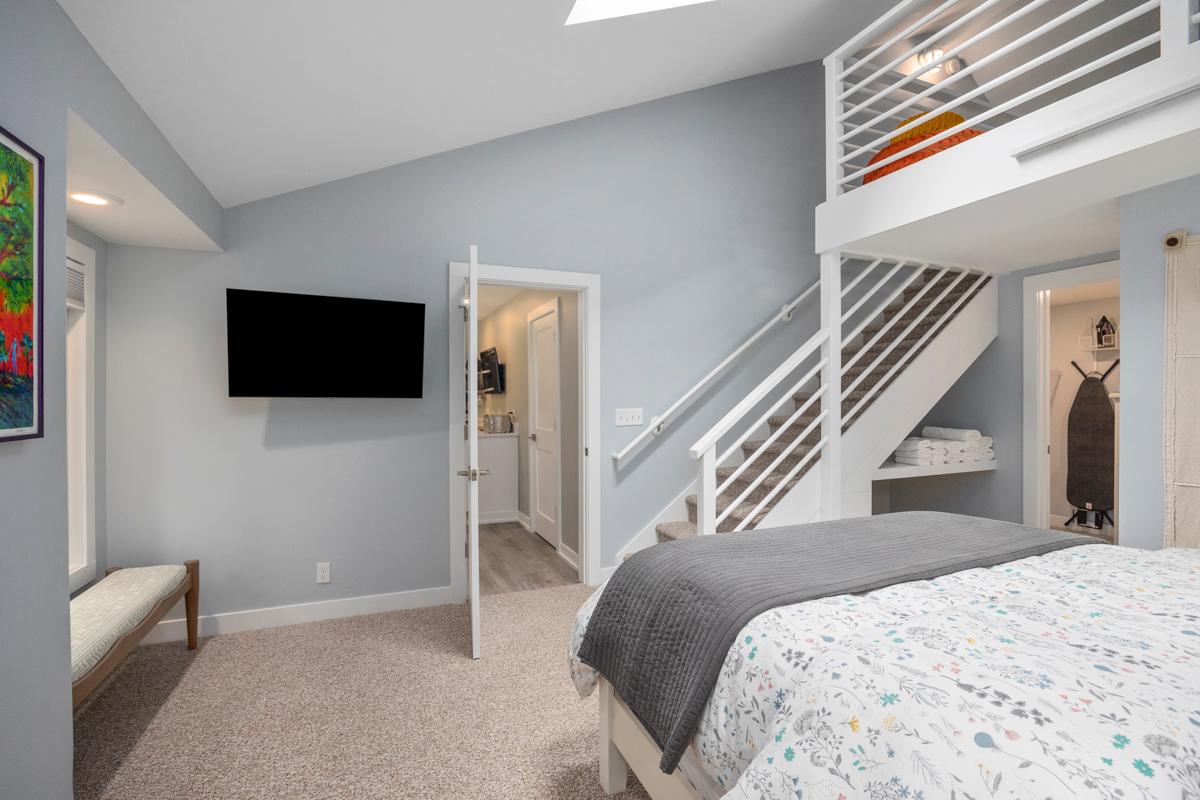 Misty Pines- Close to Lake Michigan Public Beach Access!
