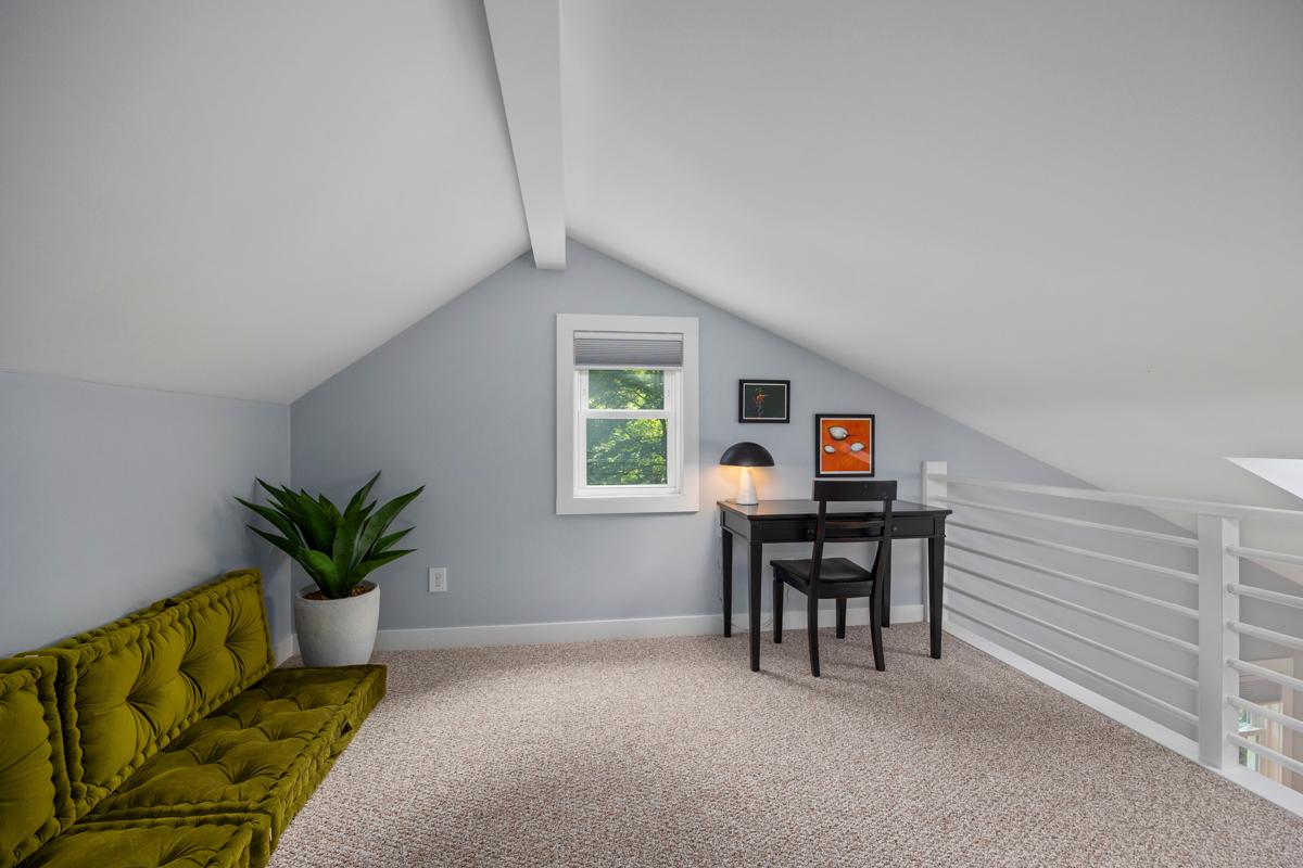 Misty Pines- Close to Lake Michigan Public Beach Access!