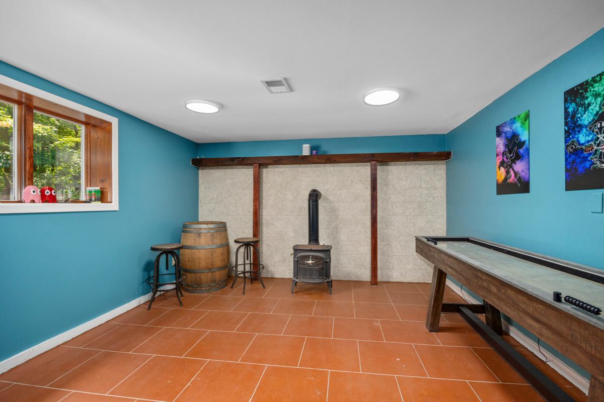 Misty Pines- Close to Lake Michigan Public Beach Access!