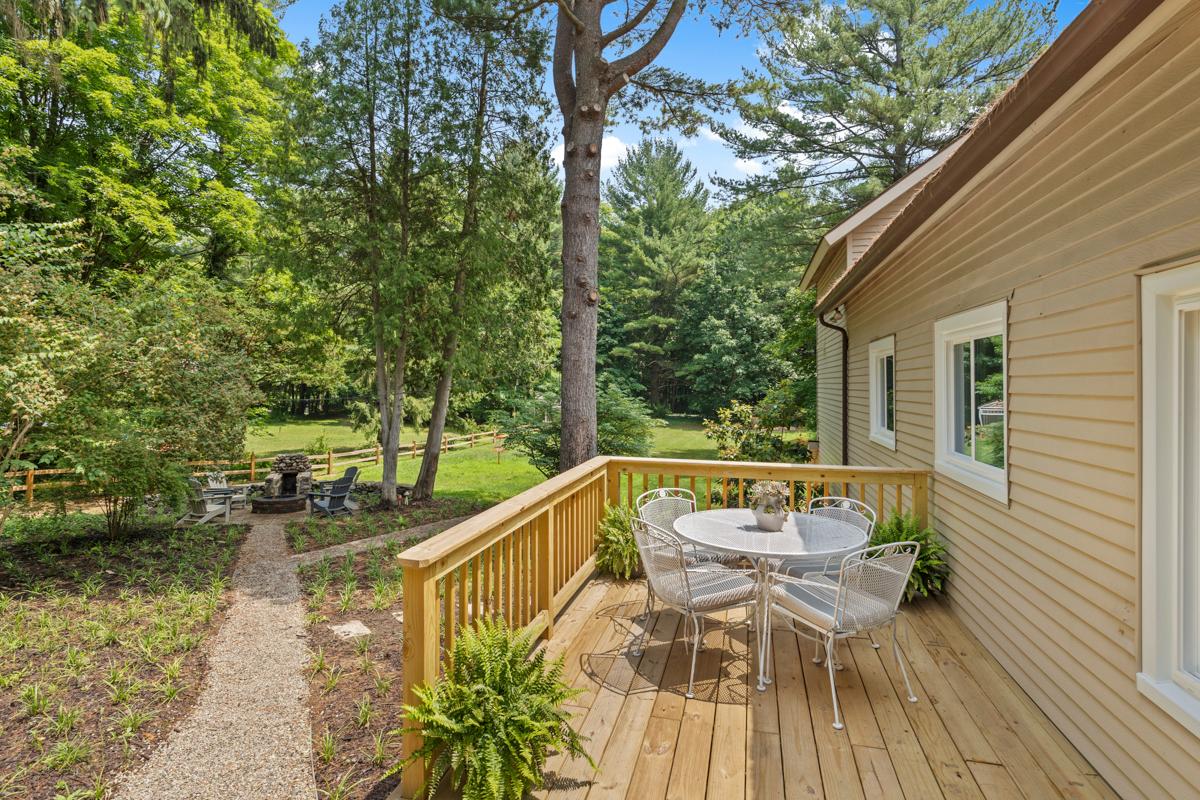 Misty Pines- Close to Lake Michigan Public Beach Access!