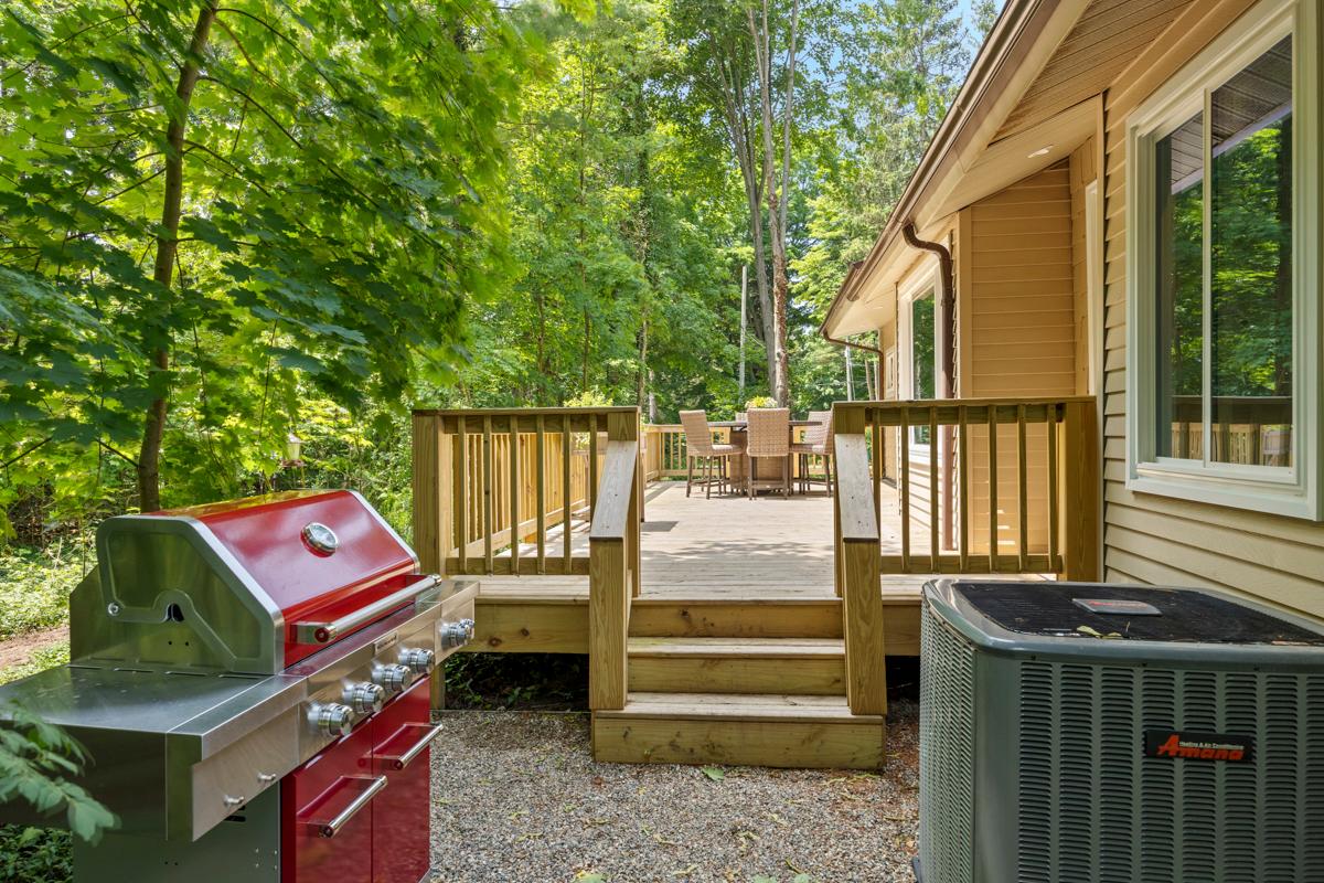Misty Pines- Close to Lake Michigan Public Beach Access!
