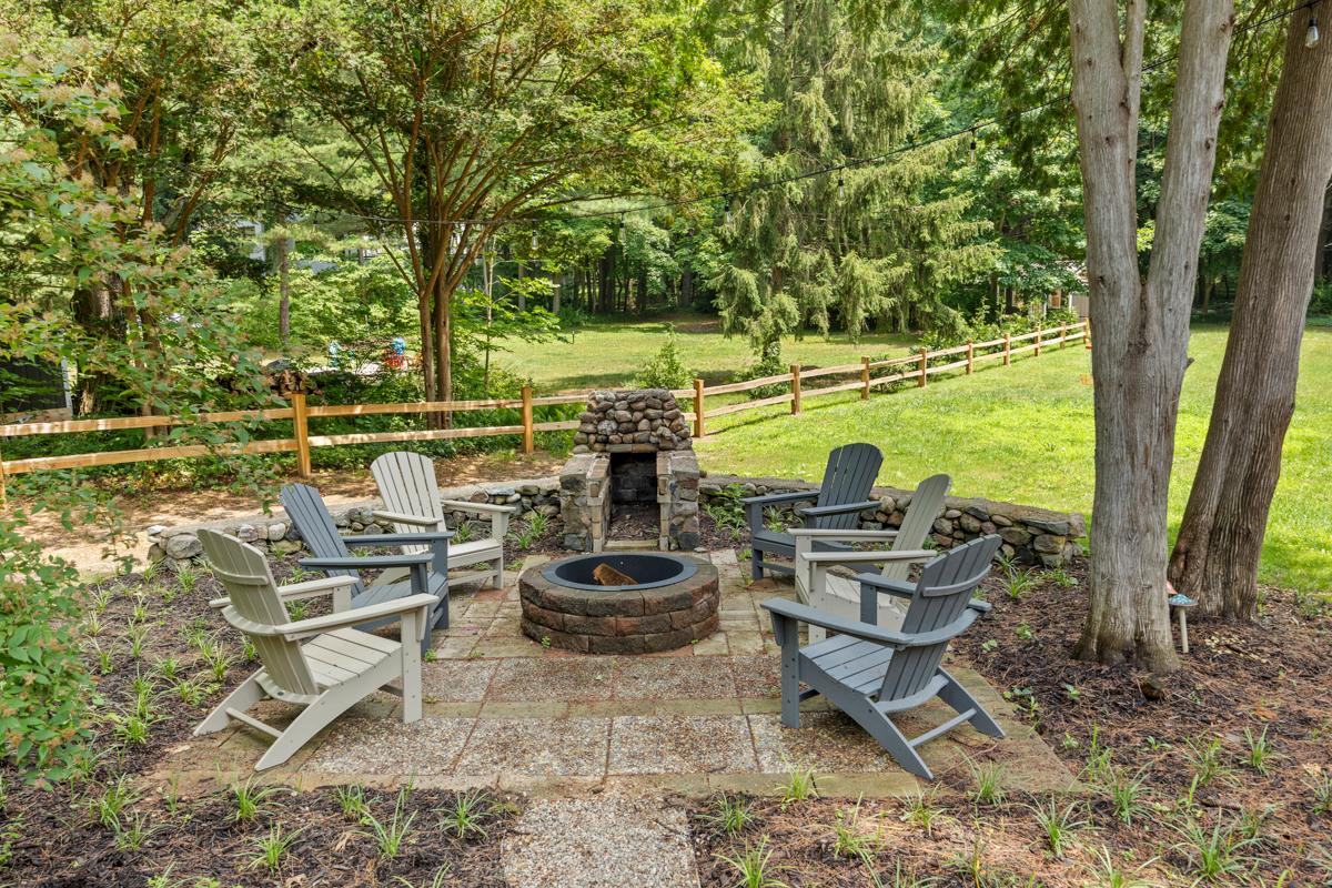 Misty Pines- Close to Lake Michigan Public Beach Access!