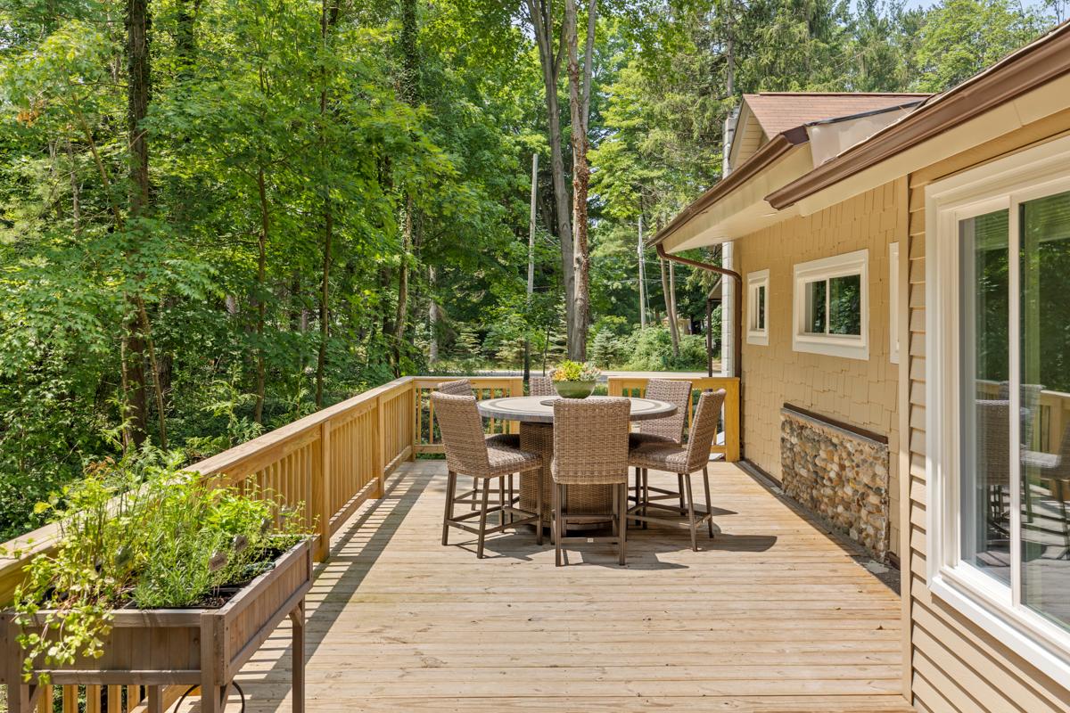 Misty Pines- Close to Lake Michigan Public Beach Access!