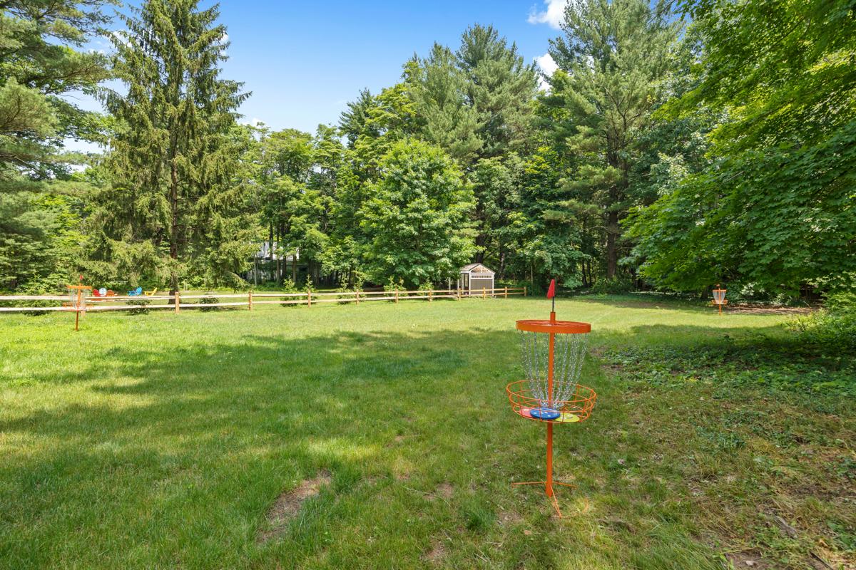 Misty Pines- Close to Lake Michigan Public Beach Access!