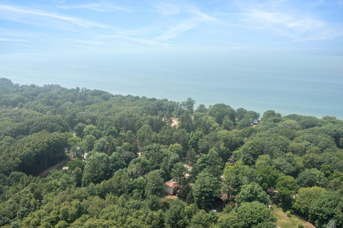 Misty Pines- Close to Lake Michigan Public Beach Access!