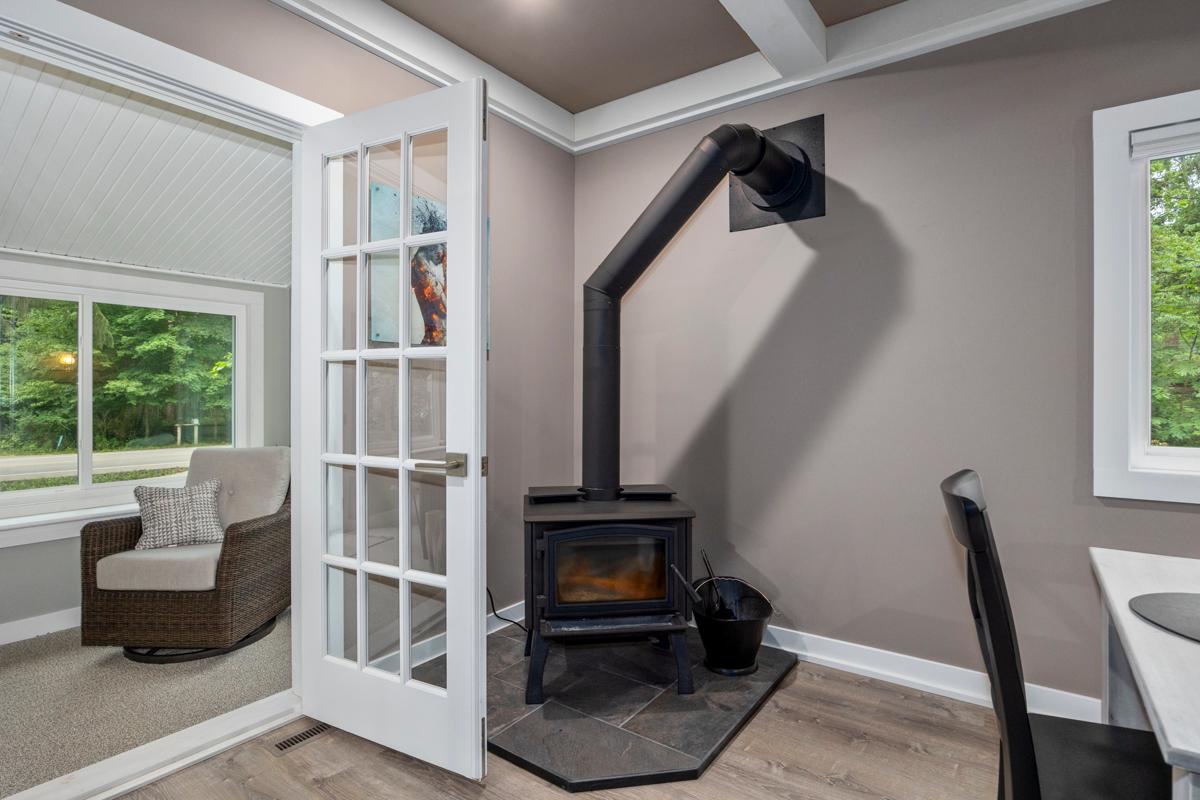 Misty Pines- Close to Lake Michigan Public Beach Access!