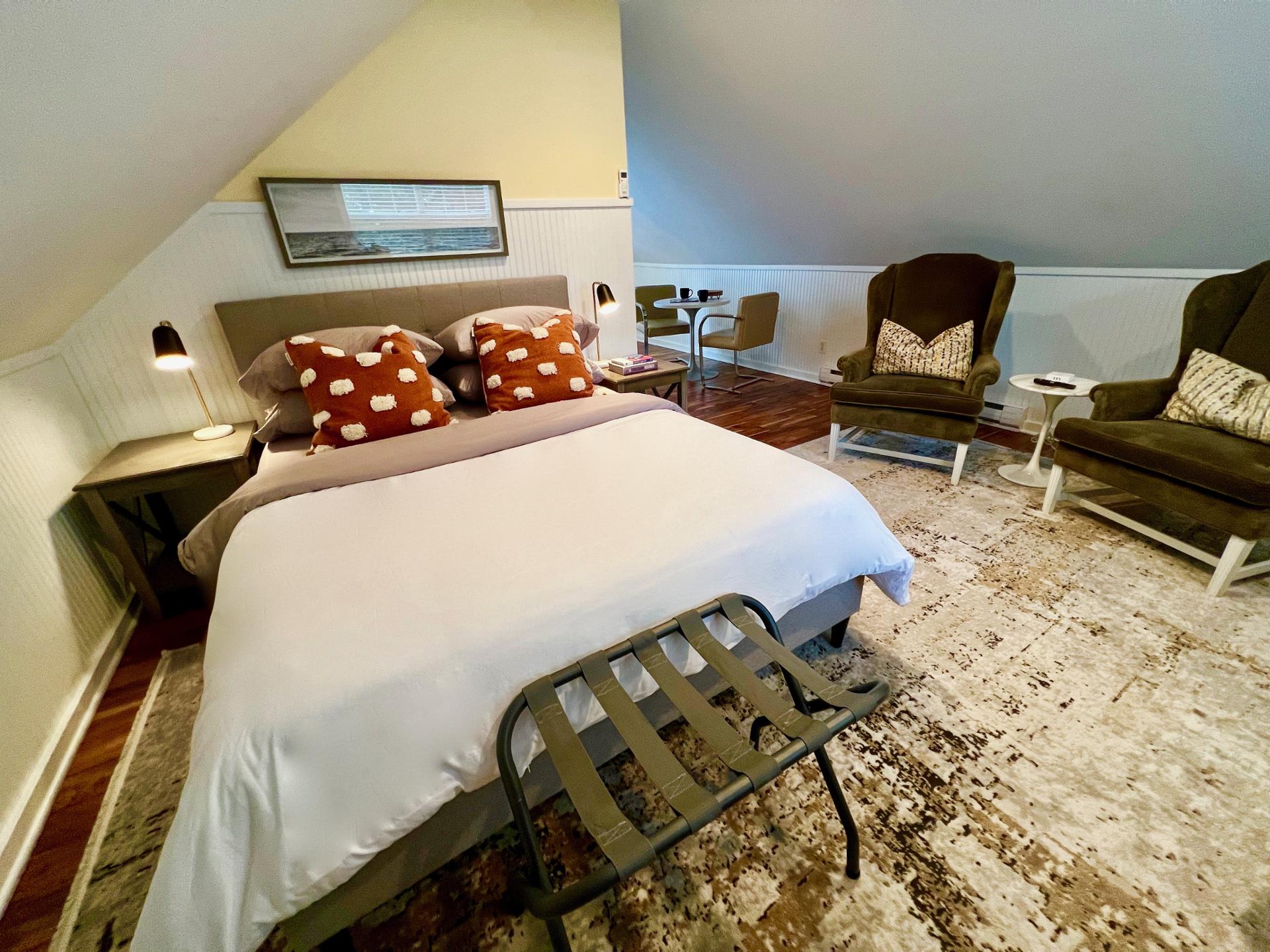 The Sharlene-walking distance to Downtown Douglas!