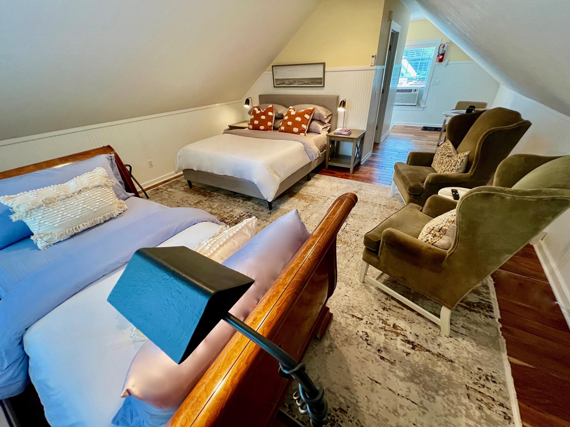The Sharlene-walking distance to Downtown Douglas!