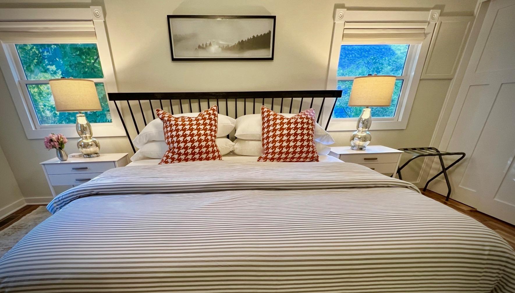 The Sharlene-walking distance to Downtown Douglas!