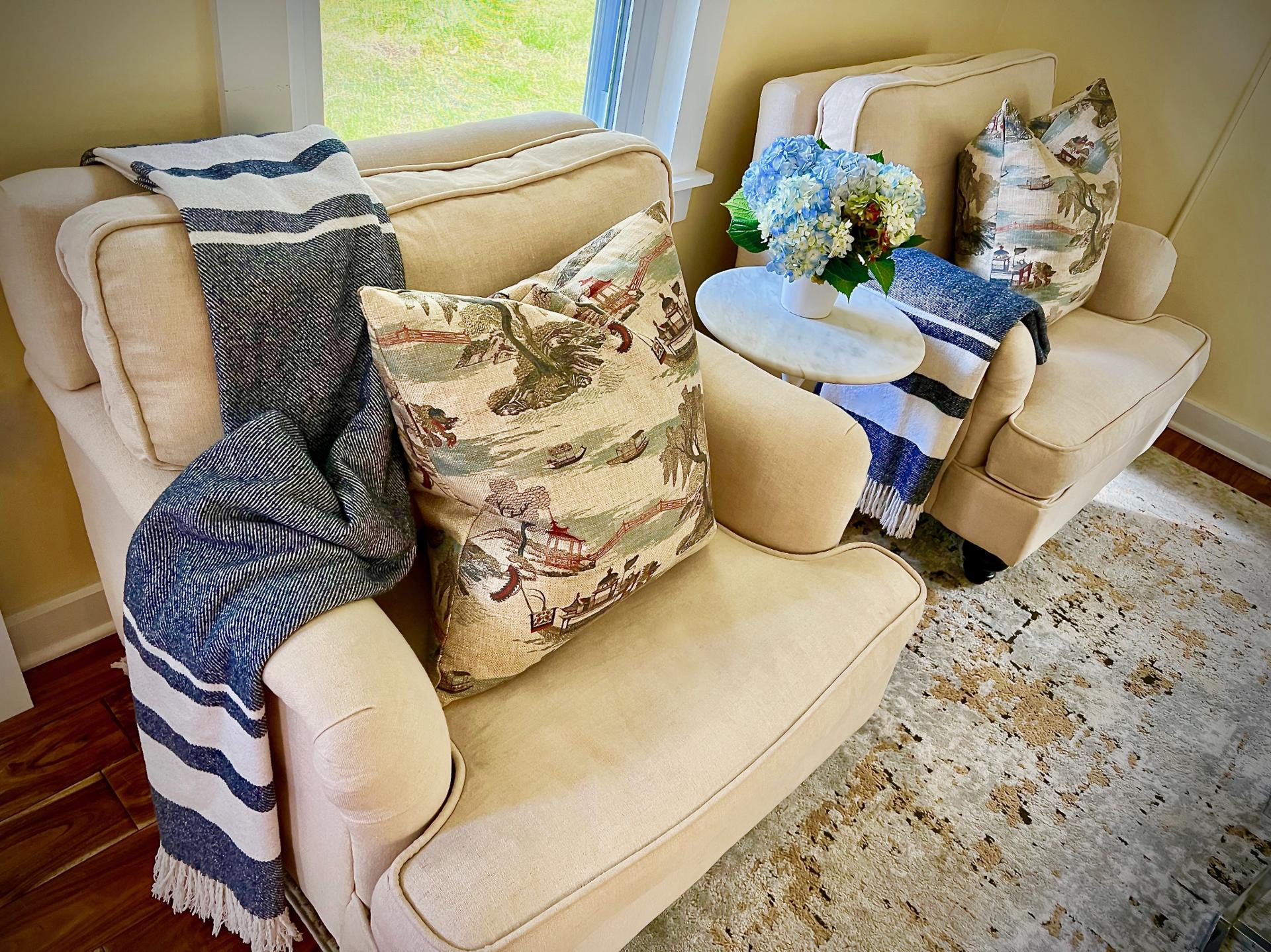 The Sharlene-walking distance to Downtown Douglas!