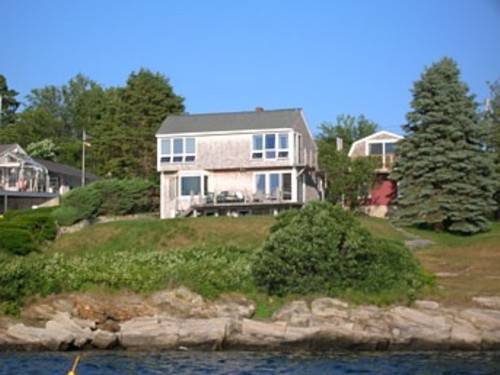 Bailey Island Maine Vacation Rental Year round home with Deepwater frontage on Harpswell sound. Enjoy the beautiful sunsets, or watch as the lobstermen haul their traps out front.