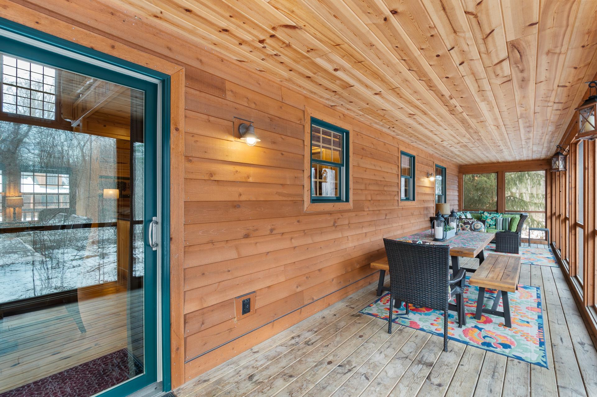 The Timber Nest “Goshorn lake dock, pool, town”