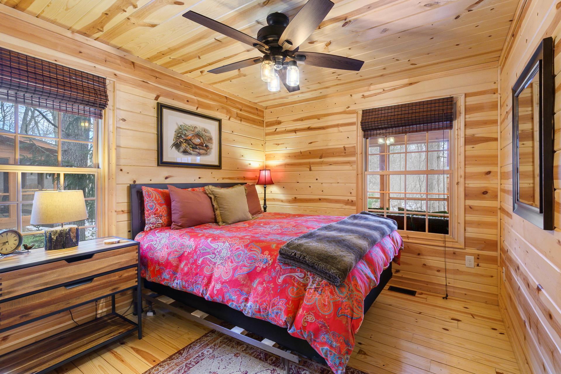 The Timber Nest “Goshorn lake dock, pool, town”