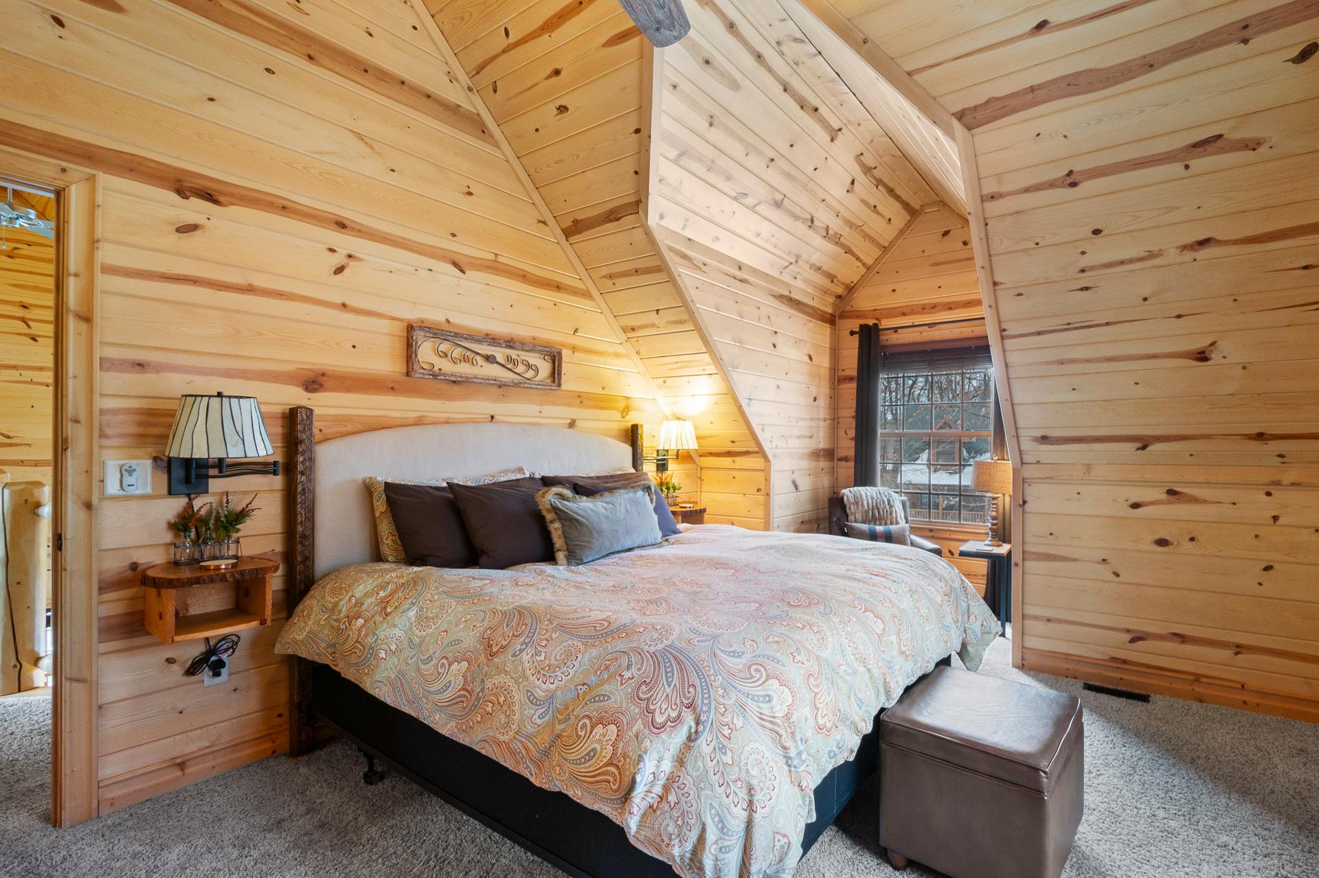 The Timber Nest “Goshorn lake dock, pool, town”