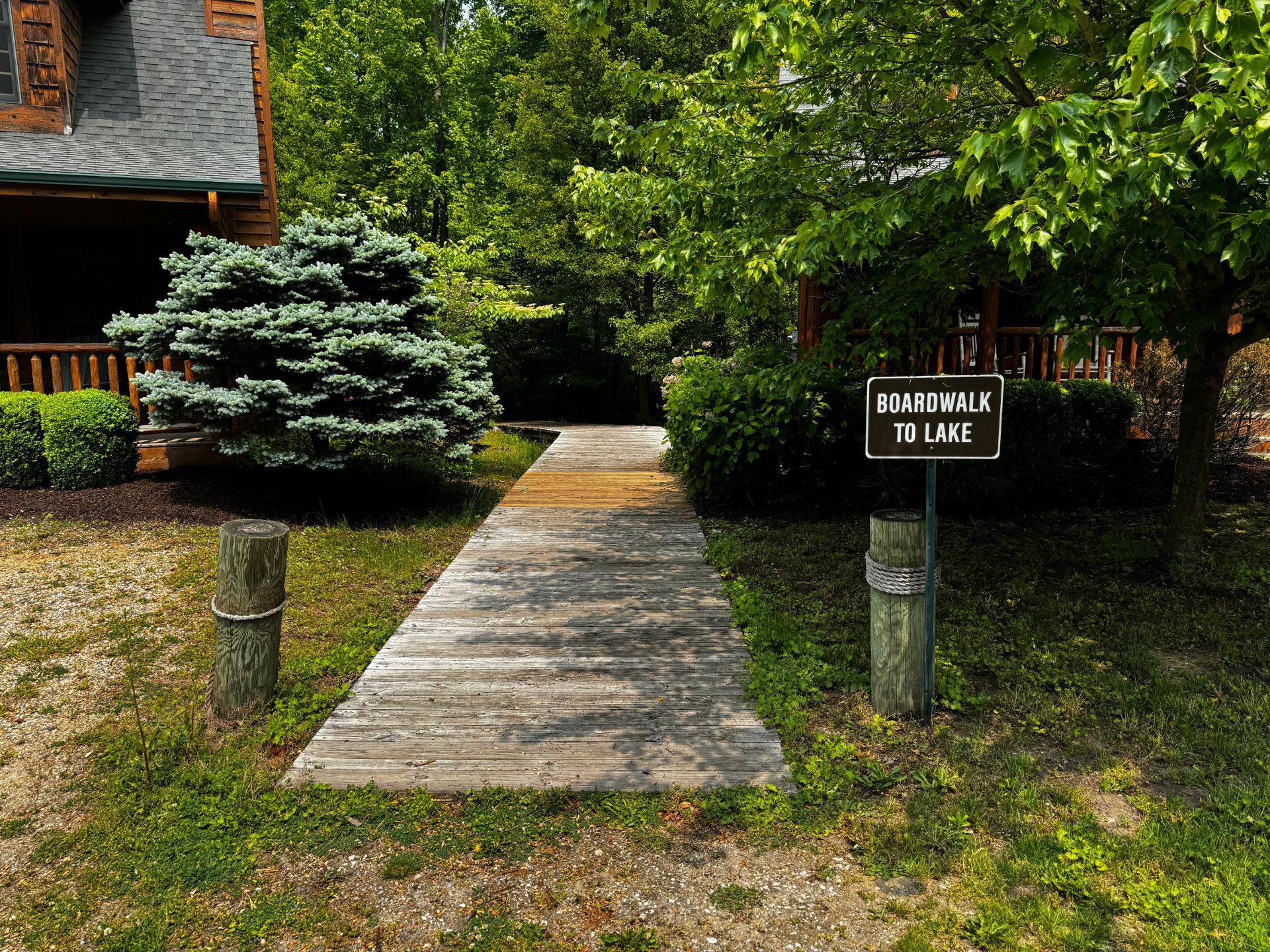 The Timber Nest “Goshorn lake dock, pool, town”