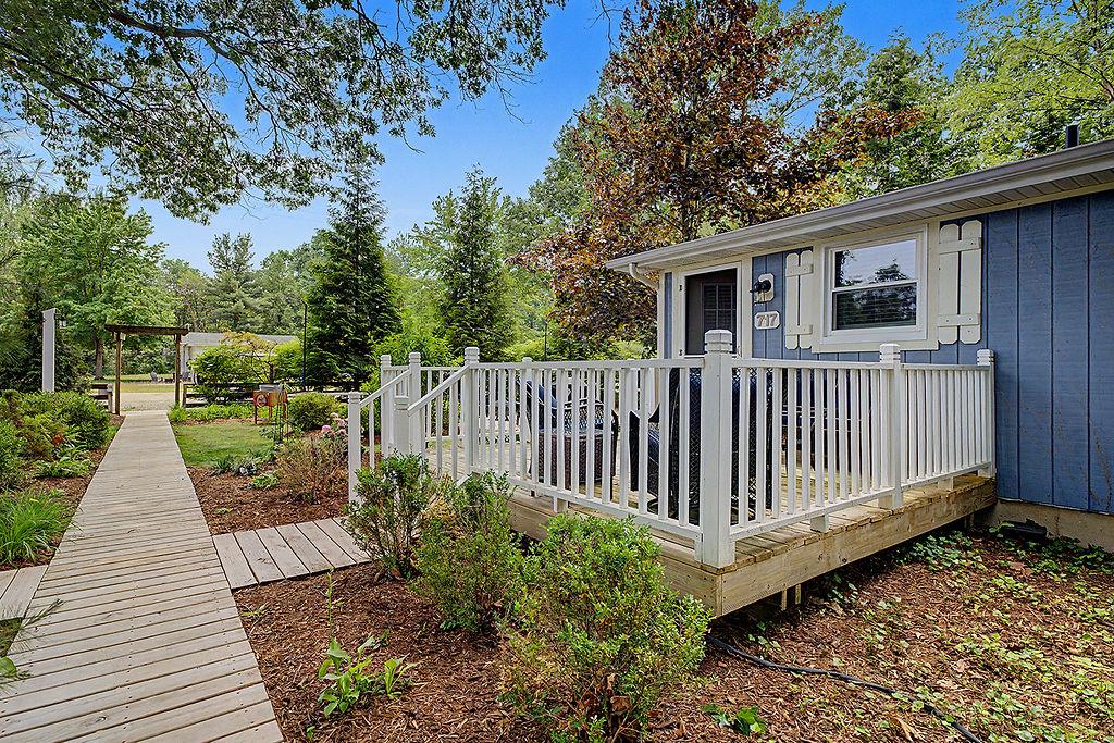 Maple Ridge Blue Cottage photo 2