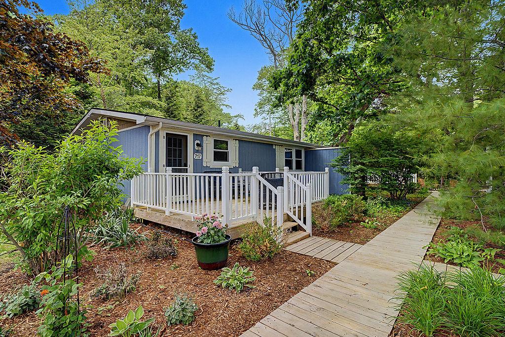 Maple Ridge Blue Cottage photo 3
