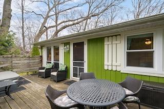 “Cozy Cottages” Green Cottage Hot tub-Town!