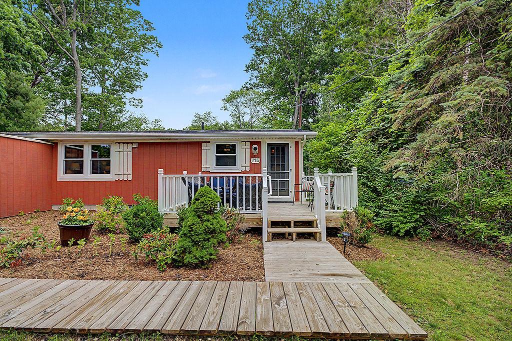 Maple Ridge Red Cottage photo 2