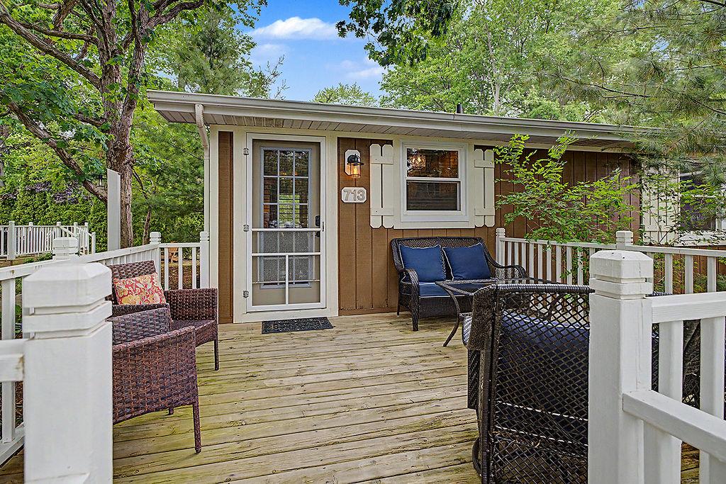 Maple Ridge Brown Cottage photo 2
