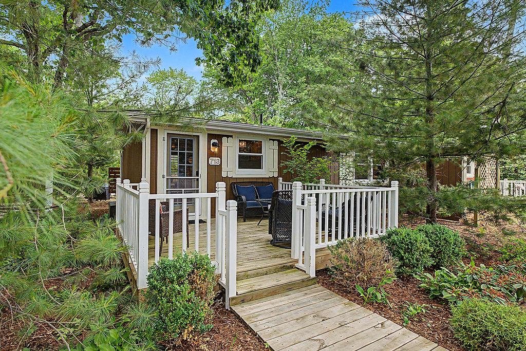 Maple Ridge Brown Cottage photo 4