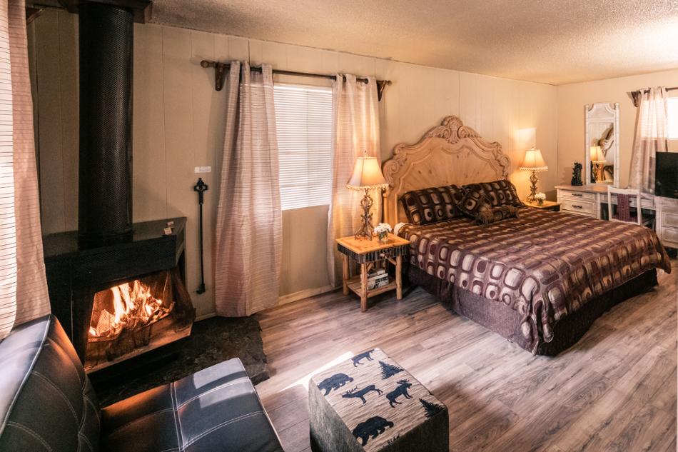 Big Bear Lake California Vacation Rental Cute studio for 2 in a beautifully maintained resort!