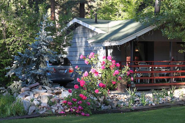 Big Bear Lake California Vacation Rental Cozy studio room for 2 on a beautifully maintained resort .